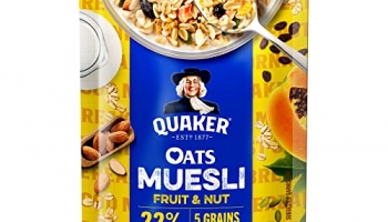 Quaker Oats Muesli 700G, Fruit & Nut Flavour, Breakfast Oats Cereal