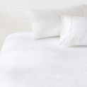 Amazonbasics Hypoallergenic Vinyl-Free Waterproof Mattress Protector, Single (39″ X 75″ – Suitable For Single Bed, White)