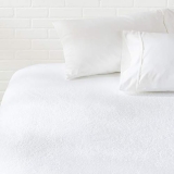 Amazonbasics Hypoallergenic Vinyl-Free Waterproof Mattress Protector, Single (39″ X 75″ – Suitable For Single Bed, White)